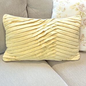 Williams Sonoma Home Velvet Pleated Lumbar Throw Pillow Cover Set Of Two 22”X14”